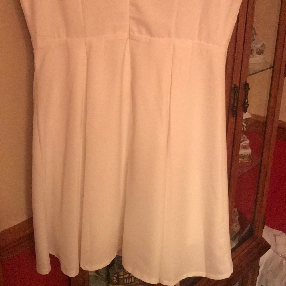 ALYA DRESS WHITE V NECK SLEEVELESS SIZE LARGE - Picture 4 of 4